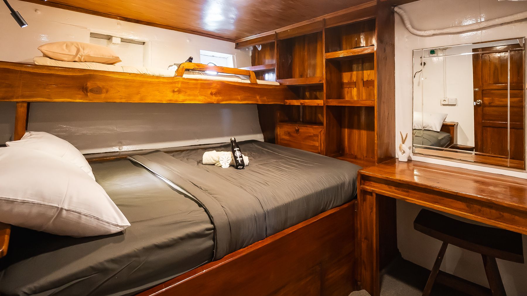 Cabin bunk with towels and Maki water bottle